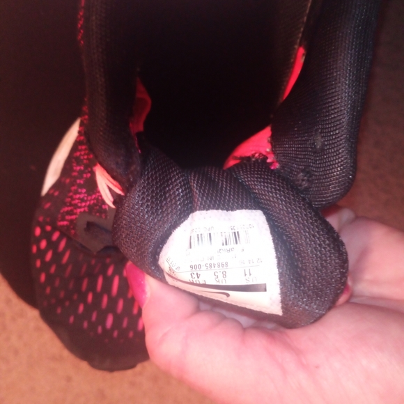 Tennis shoes - Picture 2 of 2